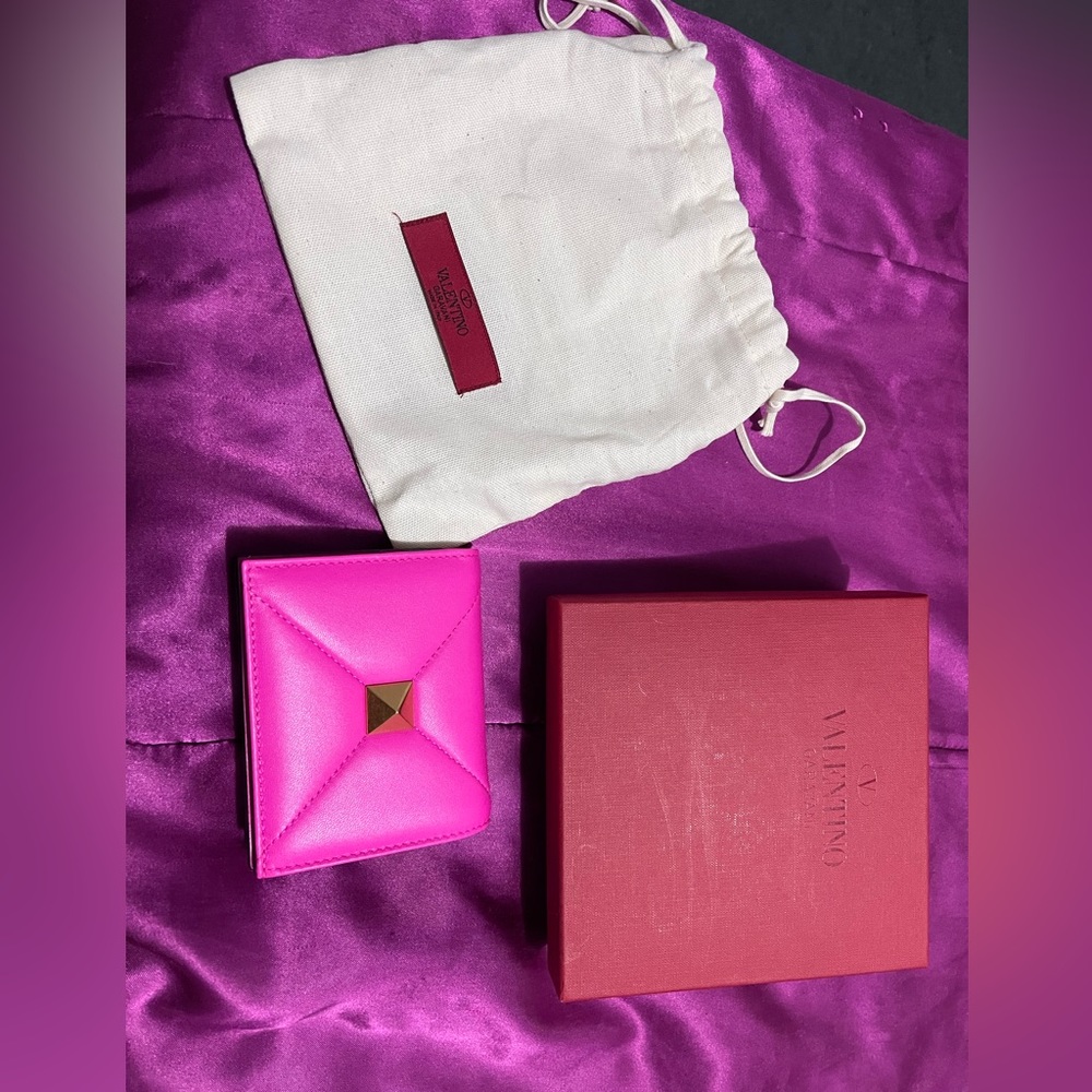 Valentino Fuscia Roman stud Wallet, limited edition. - Picture 11 of 13